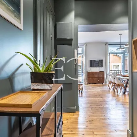 Easy Cles- Flat City Center With Parking *