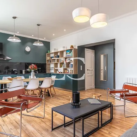 Daire Easy Cles- Flat City Center With Parking *