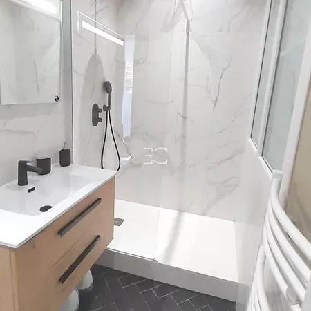 Easy Cles- Flat City Center With Parking Appartement *
