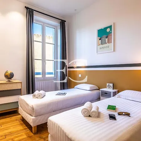 Easy Cles- Flat City Center With Parking Apartamento