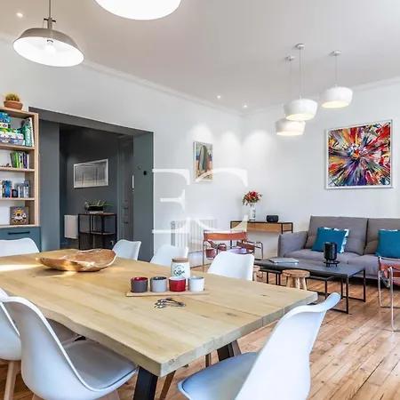 Easy Cles- Flat City Center With Parking Apartamento